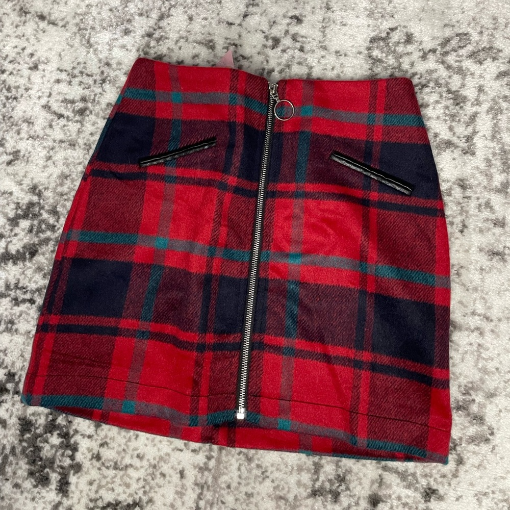 Plaid skirt with leather detail pockets. Dillards. Size small